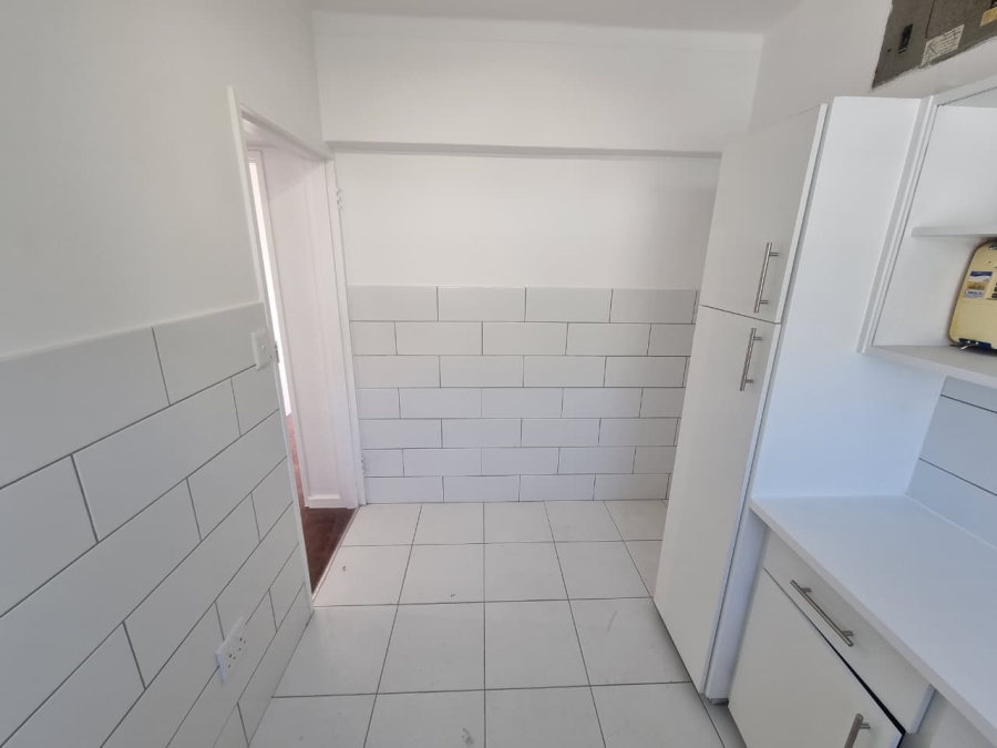 To Let 1 Bedroom Property for Rent in Sea Point Western Cape